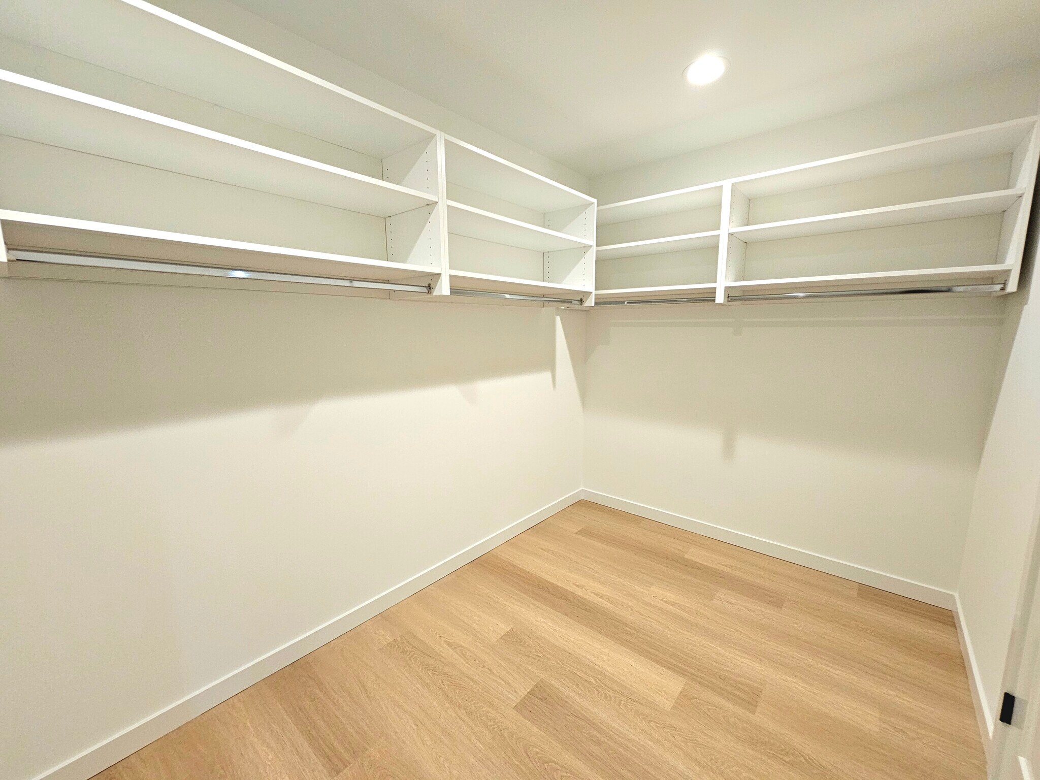 Building Photo - 922 16th Ave