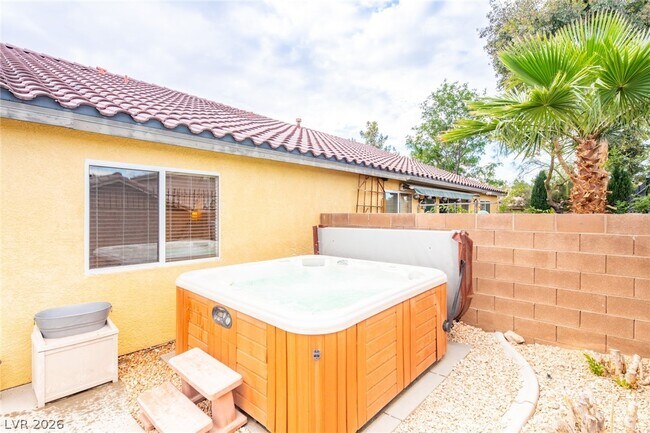 Building Photo - 10916 Bandol Pl