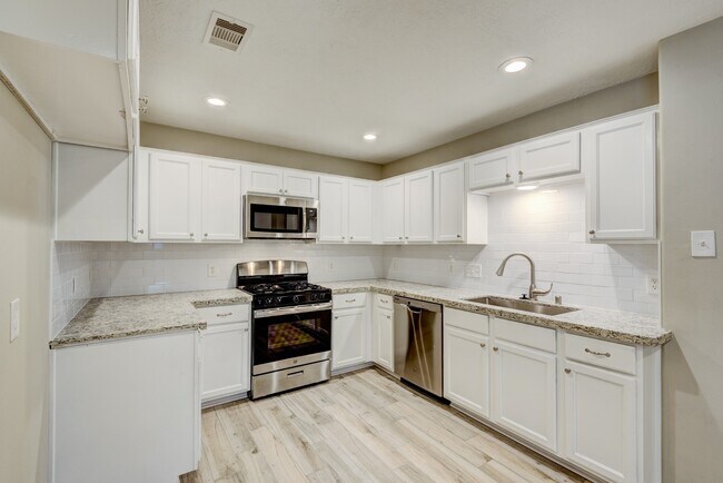 Building Photo - 9730 Gulfstream