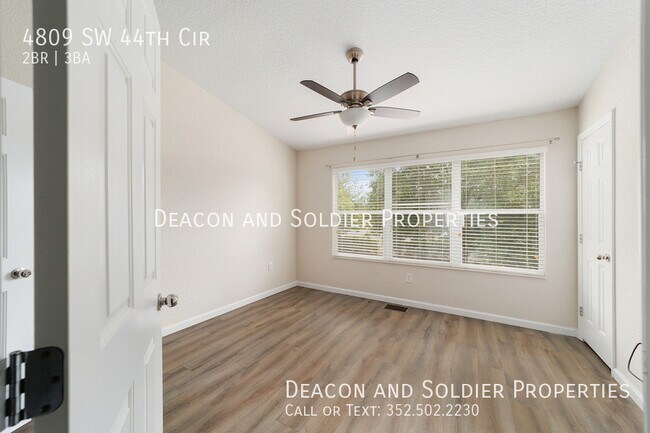 Building Photo - 4809 SW 44th Cir