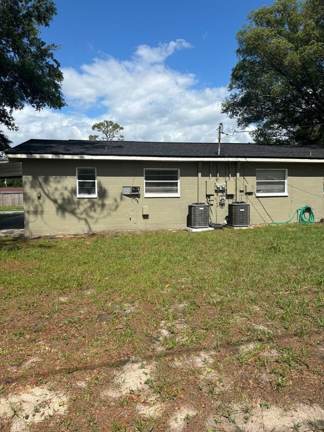 Building Photo - For Rent – Cozy 2 Bed / 1 Bath Home in Zephyrhills