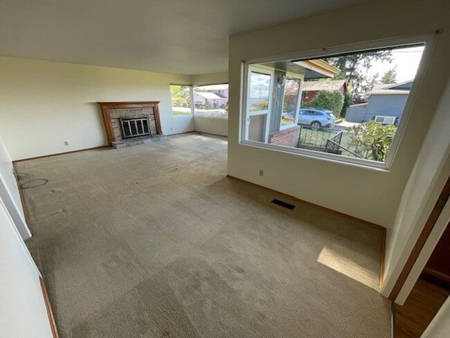 Building Photo - Edmonds View Home