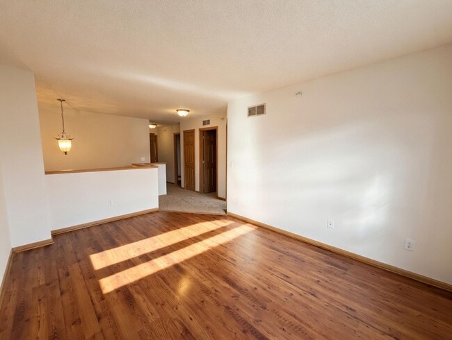 Building Photo - Rare 2bed + Loft Townhome in Maple Grove