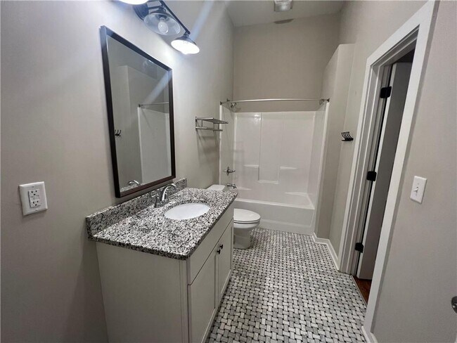 Building Photo - 104 Spring St SE