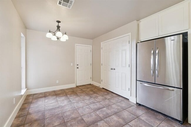 Building Photo - 16413 Village Green Dr