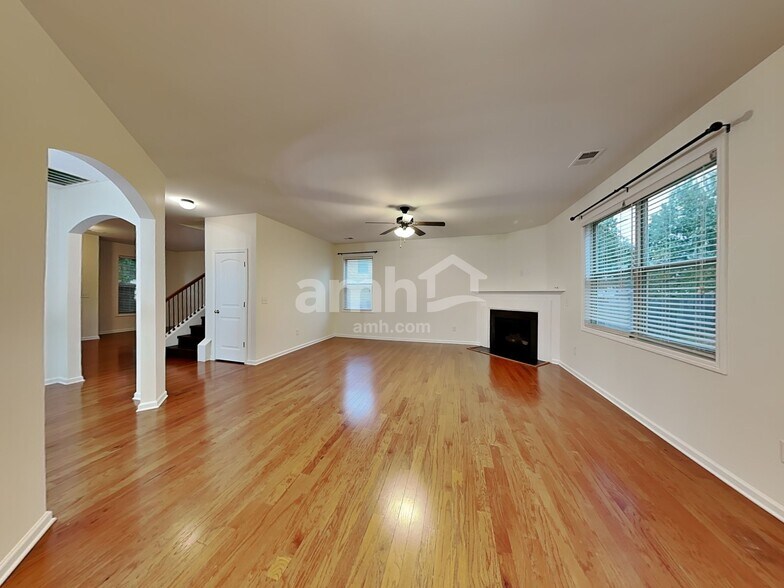 Building Photo - 17 Phaeton Ave