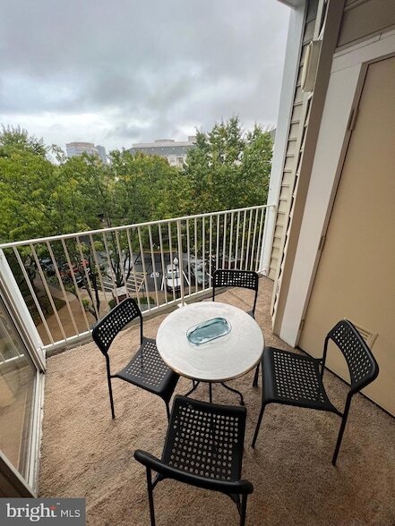 Building Photo - 1625 International Dr