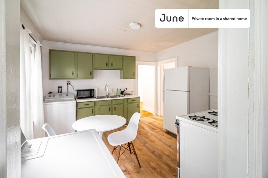 Building Photo - Room in Shared 4 bed/1 bath home