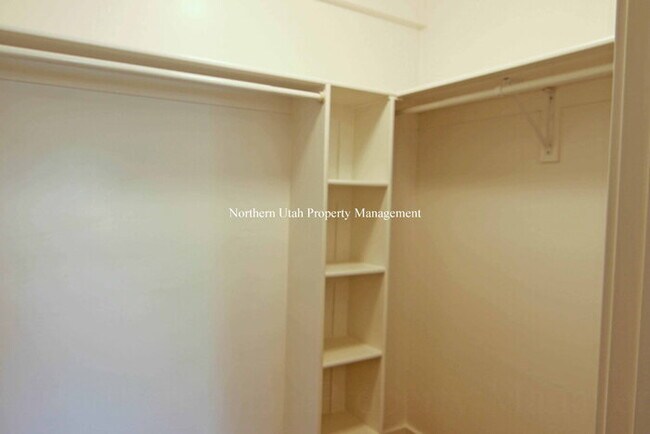 Building Photo - Newer 2 Bed 1 Bath HVAC