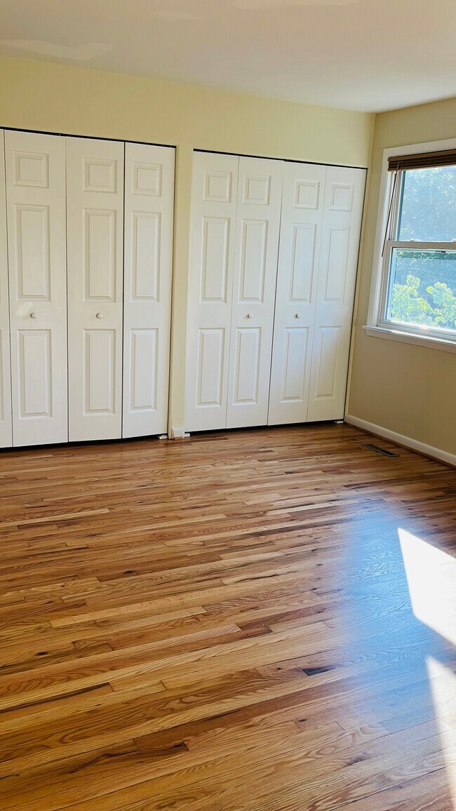 Building Photo - 2 Wimbledon Ln