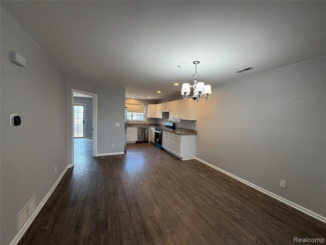 Building Photo - 29415 Glen Oaks Blvd E
