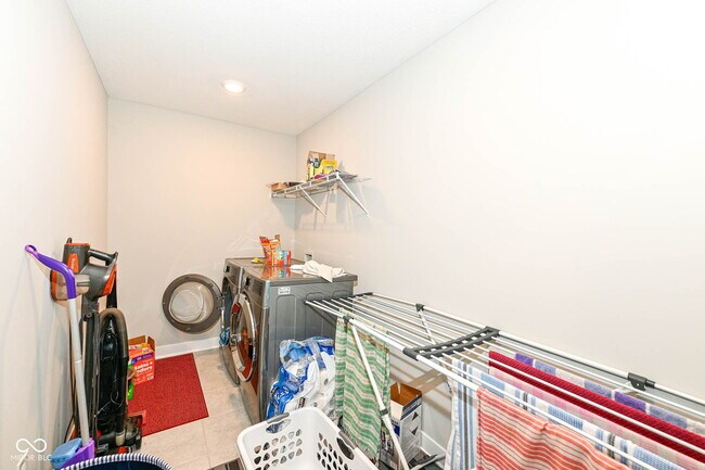 Building Photo - 9904 Delmore Dr
