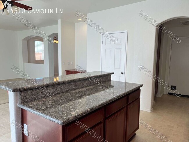 Building Photo - 44510 Camolin Ln