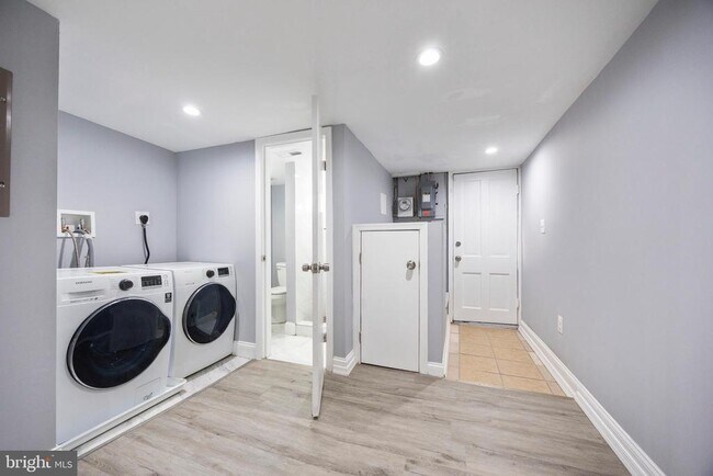 Building Photo - 10 N Ellwood Ave