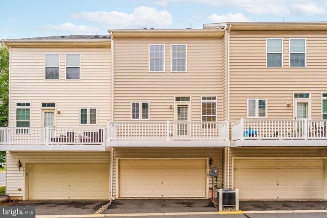 Building Photo - 7015 Trek Way
