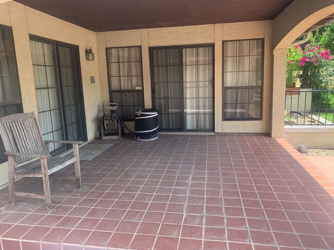 Building Photo - *COMING SOON!* MOVE IN SPECIAL 2 Bedroom Garden Style Villa Home In A Prime Location – Near Shopp...