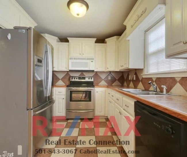 Building Photo - No Smoking. No Pets.