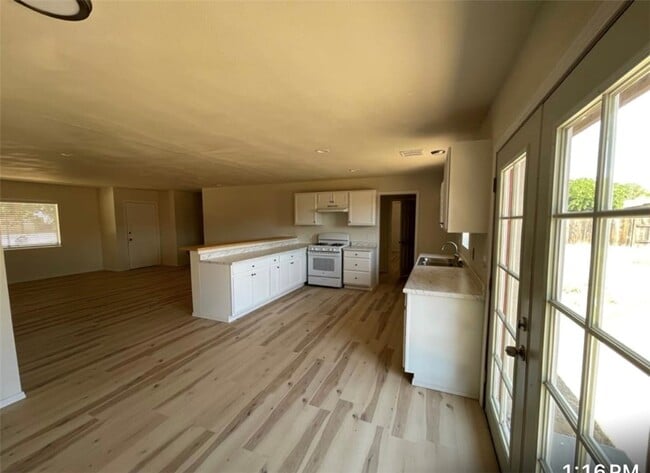 Building Photo - 1055 Hillside Dr