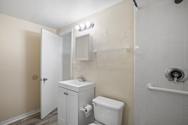 Building Photo - Won't Last! Apply NOW!  App fee REDUCED $25 ASAP $1995 3br/1bath CUTE House w/ HUGE YARD