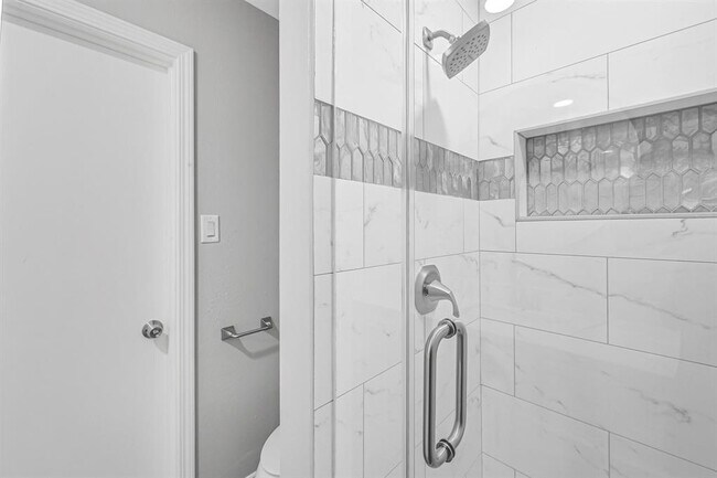Building Photo - 4515 Larch Dr