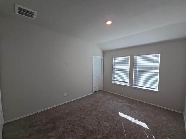 Building Photo - 16790 Lonely Pines Dr