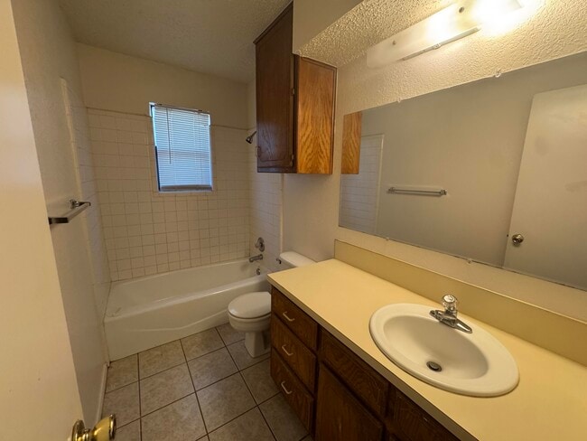 Building Photo - 11 Wagnon Dr