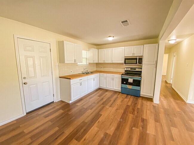 Building Photo - 3815 Commerce St