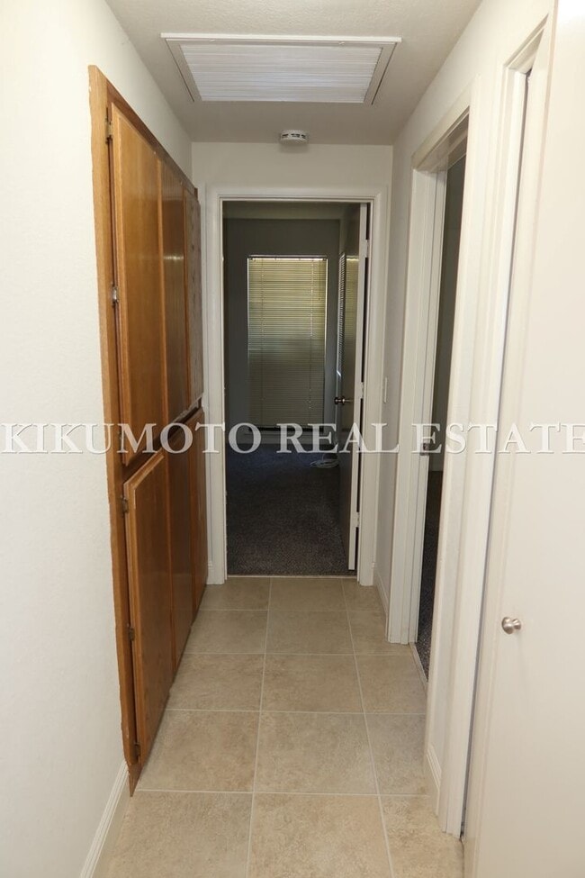 Building Photo - Pocket 3 Bedroom, 2 Bath Half-plex