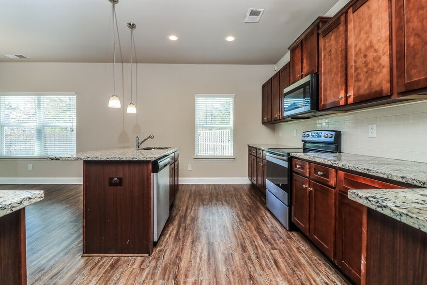 Building Photo - 267 Faron Dr