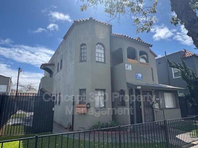 Building Photo - 2028 Chestnut Ave