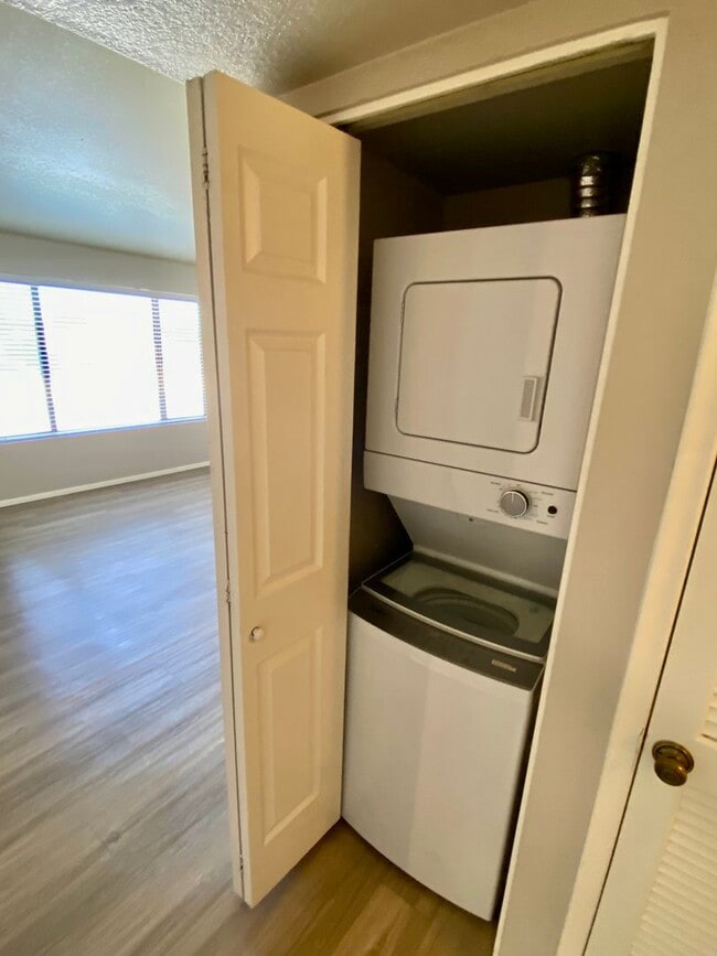 Building Photo - Perfect Tempe Location 2 Bedroom 2 Bath