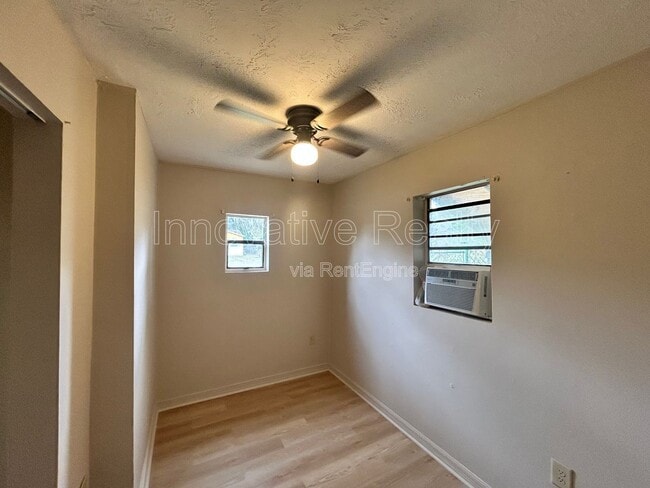 Building Photo - 517 E 5th St