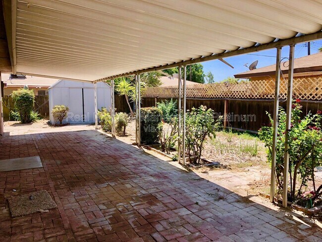 Building Photo - 3653 N Shirley Ave