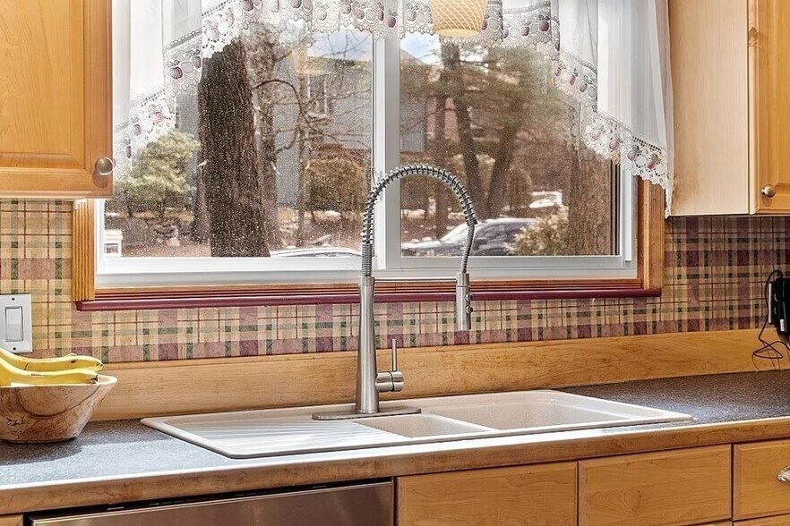 Building Photo - 68 E Bluff Rd