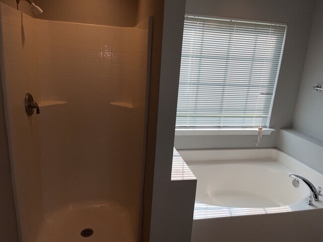 Building Photo - 149 Lancaster Way