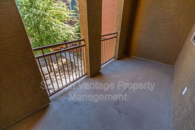 Building Photo - 240 W Juniper Ave