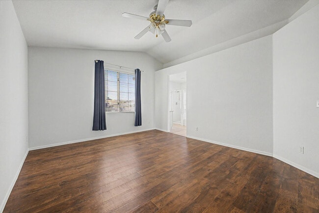 Building Photo - 1295 S Honeysuckle Ln