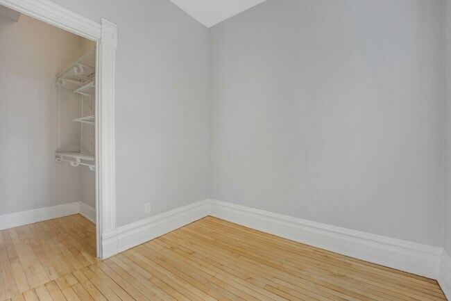 Building Photo - 1346 W Webster Ave