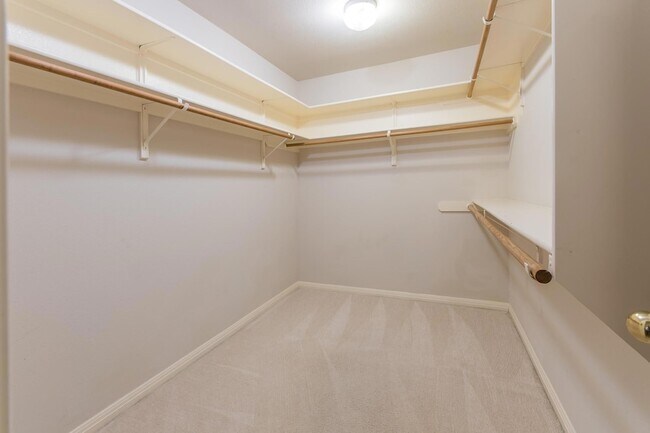 Building Photo - 15808 Chatham Wood Dr