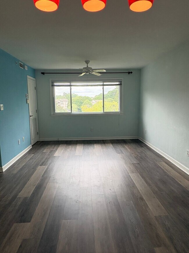 Building Photo - Beach Condo off Birdneck Road