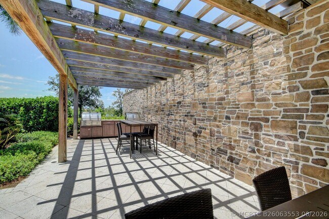 Building Photo - 799 Hookline Cir