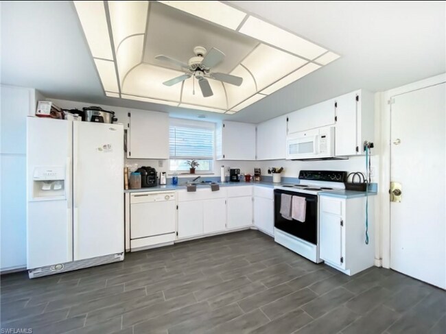 Building Photo - 2134 Country Club Blvd