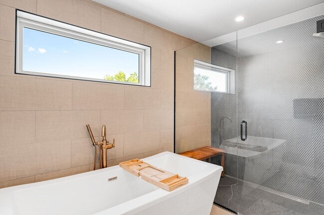 Building Photo - Luxury 4BD, 5BA Duplex in LoHi with Covered Rooftop Deck