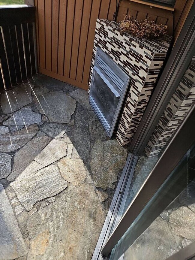 Building Photo - Cozy Midvale Condo - AVAILABLE NOW!