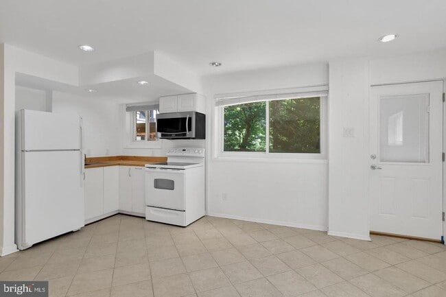 Building Photo - 6313 Tone Dr