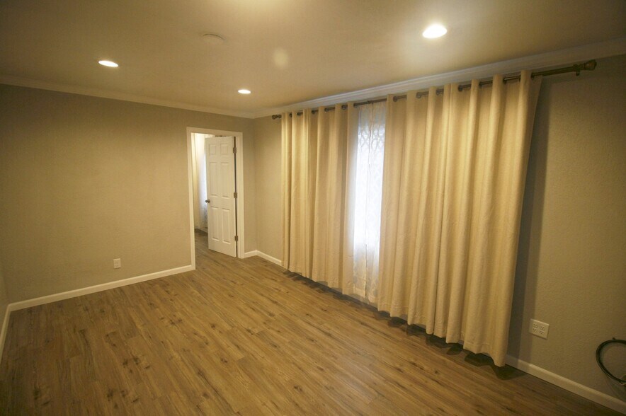 Building Photo - 1515 SE Mill St