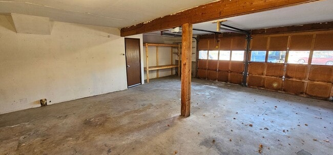 Building Photo - Newly Renovated 3Bed/2Bath Home Now Availa...