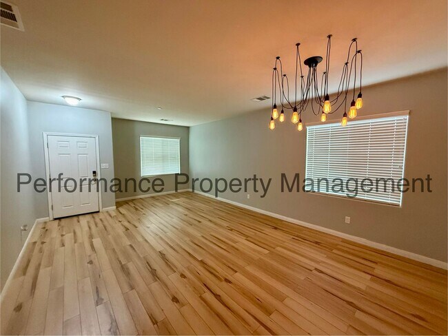 Building Photo - Spacious 4 Bed/2 Bath S Bakersfield Home w/ RBP & $0 Deposit Option