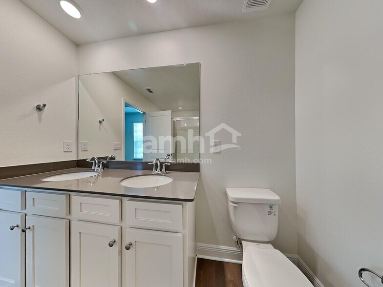 Building Photo - 27170 St Andrews Ave