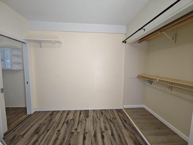 Building Photo - 655 Freesia Dr